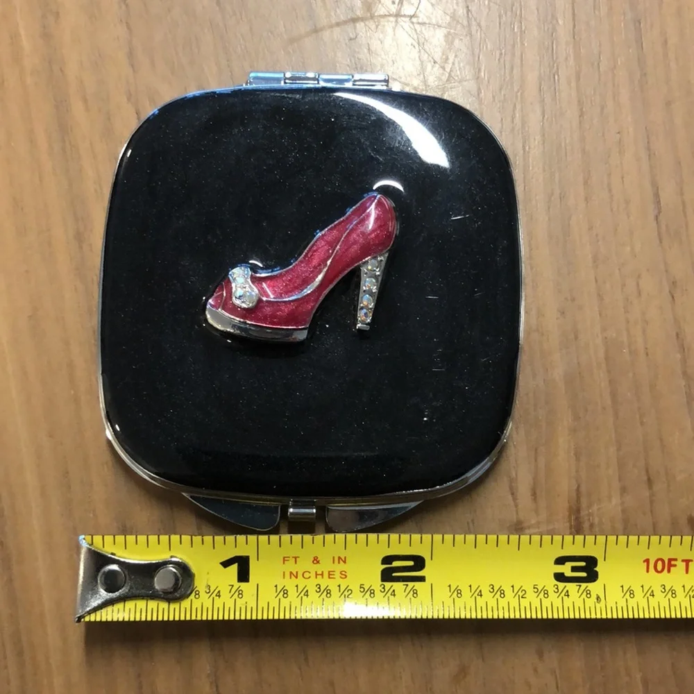 N/A small black